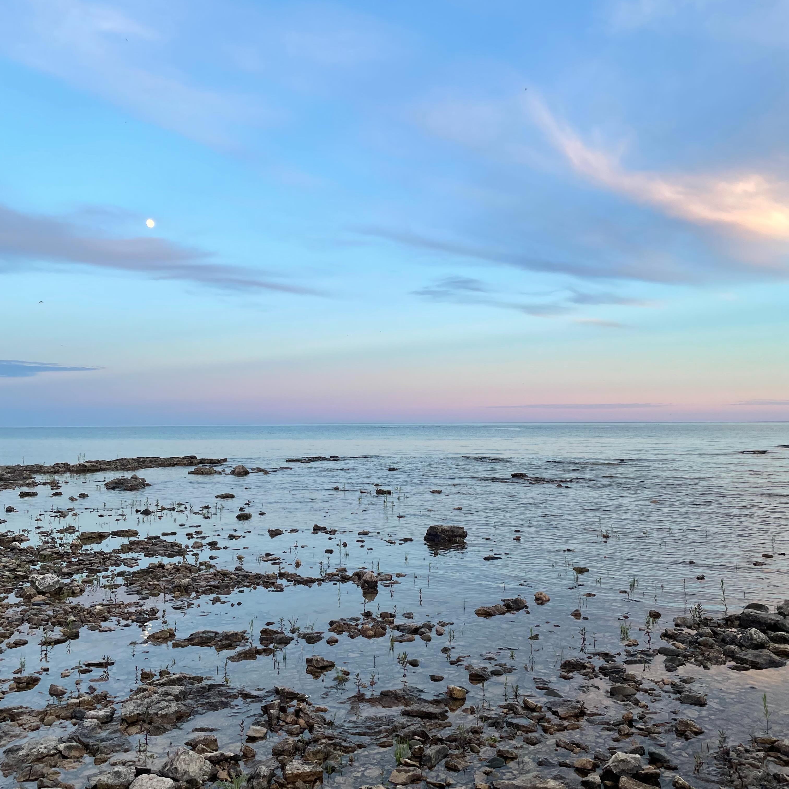 Full moon, pink sky, calm waters. Easing into the weekend. This isn’t the Beaver Valley, but our rivers and streams and lakes are all connected. #GreyBruce